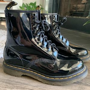 DOC MARTEN 1460 PATENT LEATHER LACE UP BOOTS